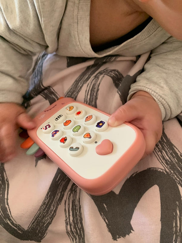 A gyerekek imádják a KinderPhone-t
